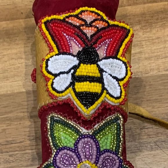 Beaded Tulip Bumble Bee Bracelet - Picture 3 of 4